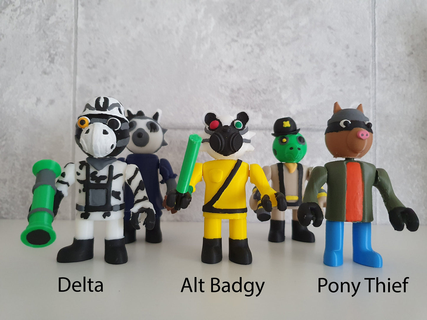 Laura, Alt badgy, Tobi, Pony thief, Delta fullbody figures