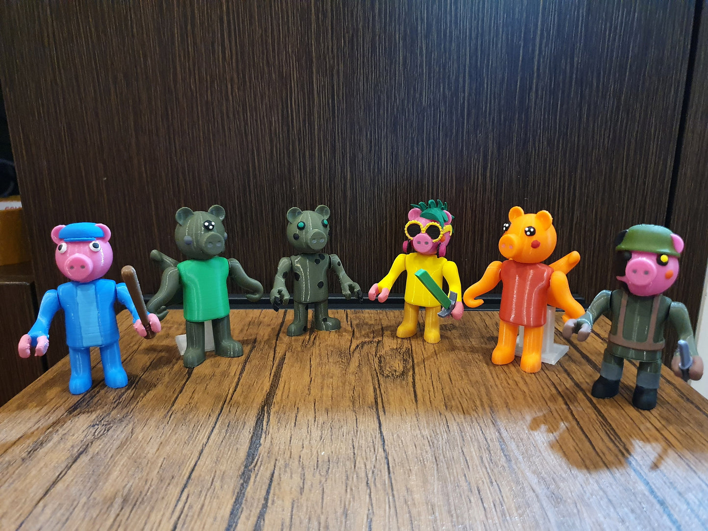 Paraseeclops, Parasee, Georgie, Dinopiggy, DJ Piggy, Piggy Soldier fullbody figures