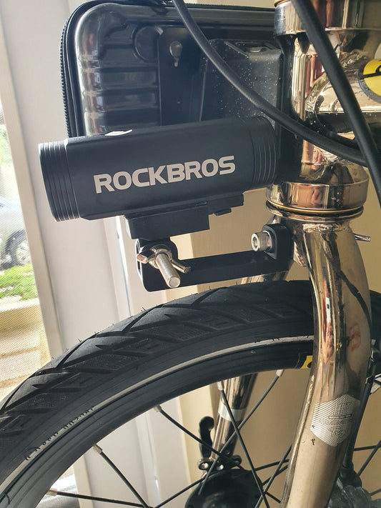 Center fork mount bike lamp, folding bike